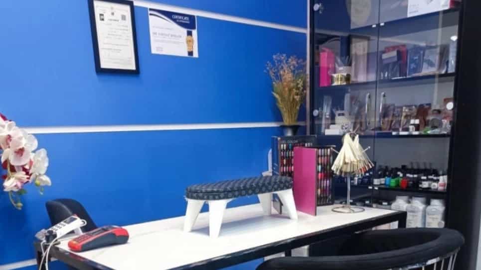 ابزار و وسایل کاشت ناخن